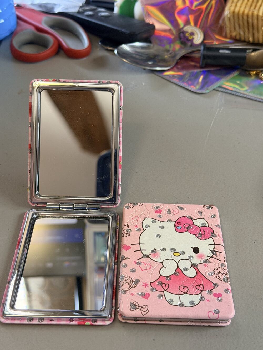#HK-682 Hello Kitty Compact with regular and 2X viewing